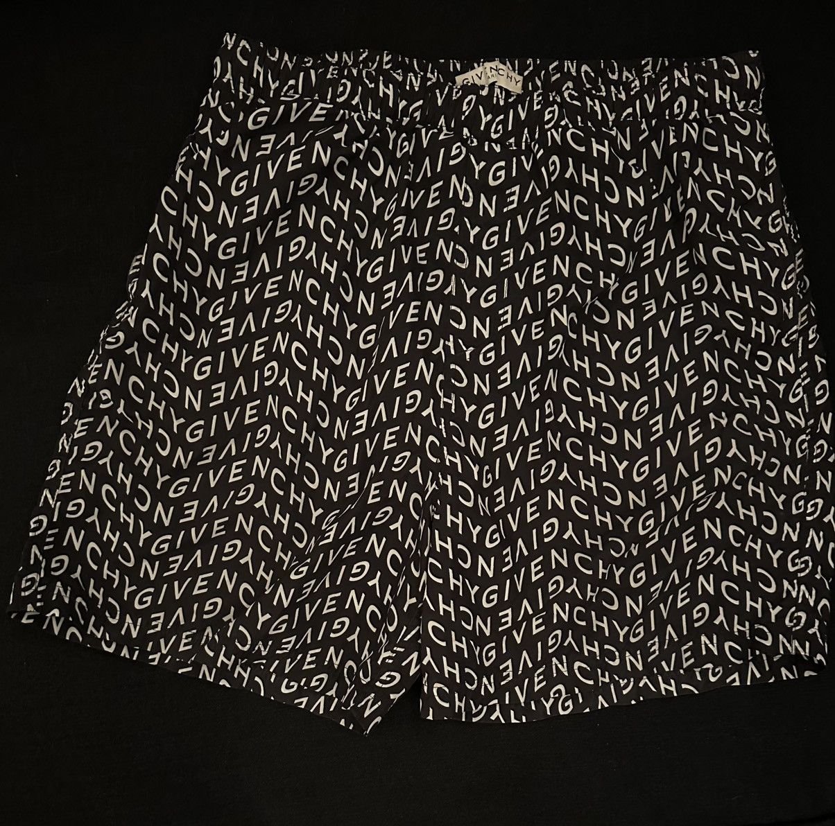 Givenchy Givenchy Refrated All Over Logo (Short) Swim Short Size US 36 / EU 52 - 1 Thumbnail