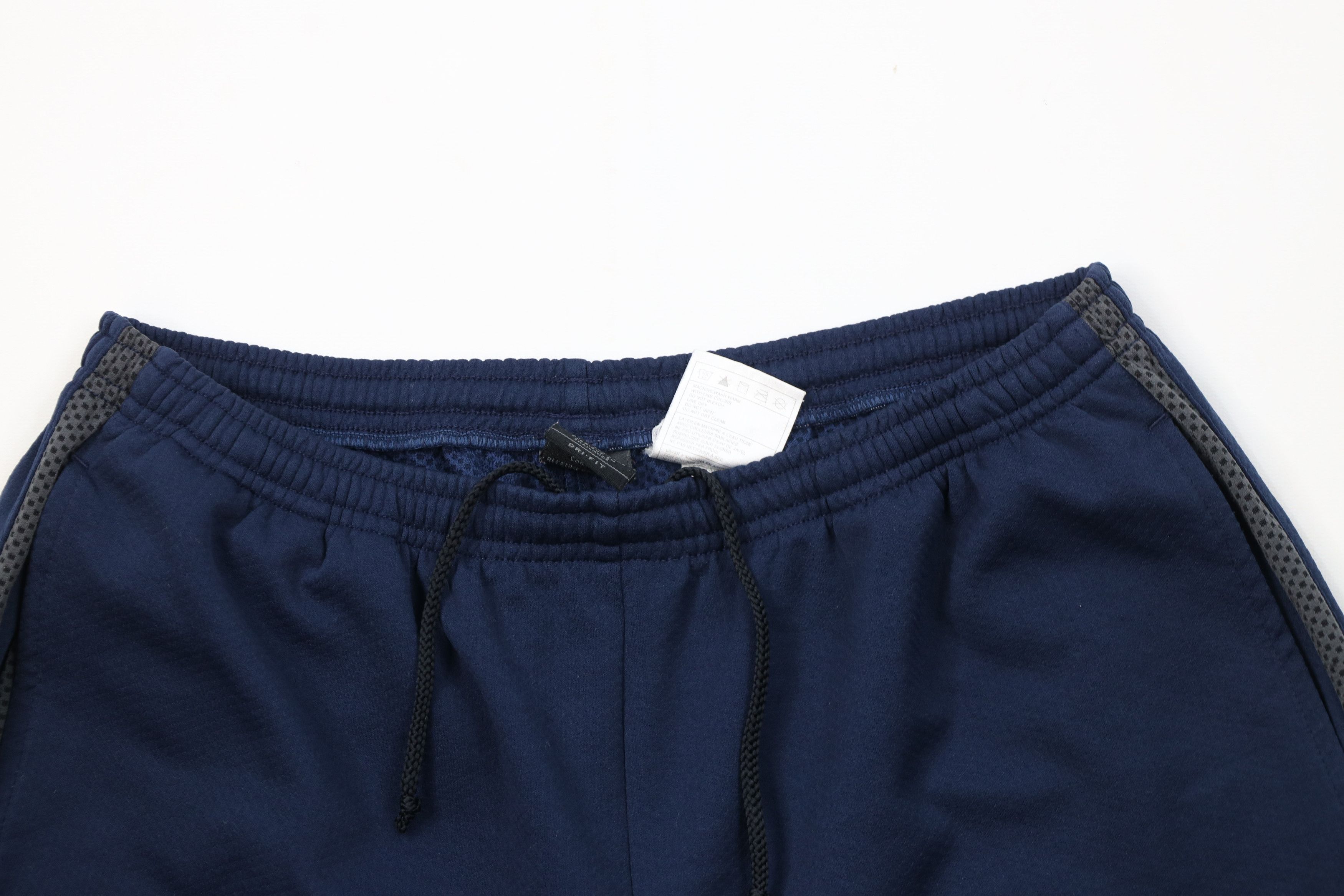 Nike Vintage Nike Mini Swoosh Thermal Knit Above Knee Shorts Size US 32 / EU 48 - 2 Thumbnail