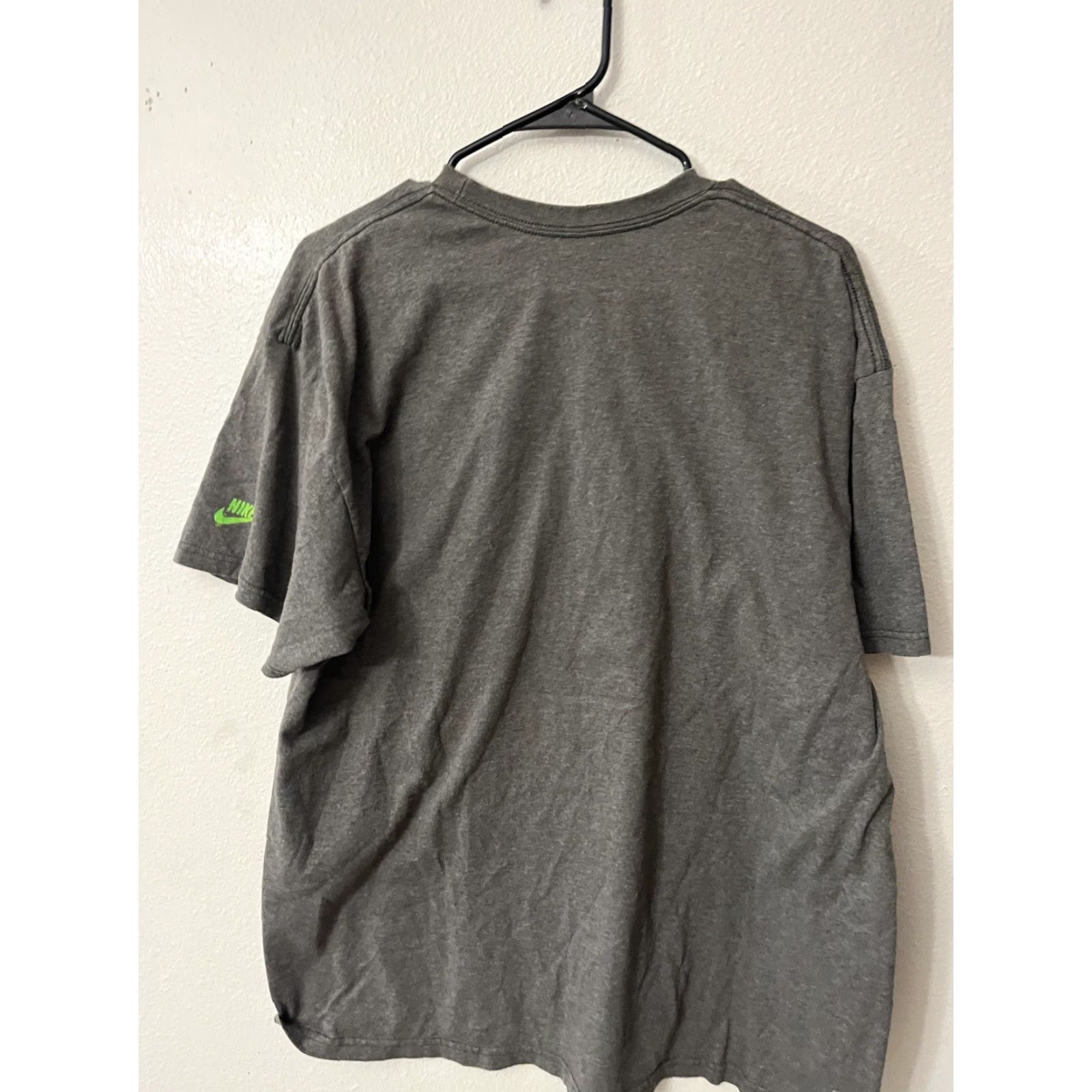 Nike The Nike Tee Adult Medium Gray Y2K Short Sleeve Crewneck T-shirt Logo Nike Dri-Fit Mens M Gray Short Sleeve Crew Neck T-Shirt Size US M / EU 48-50 / 2 - 2 Thumbnail