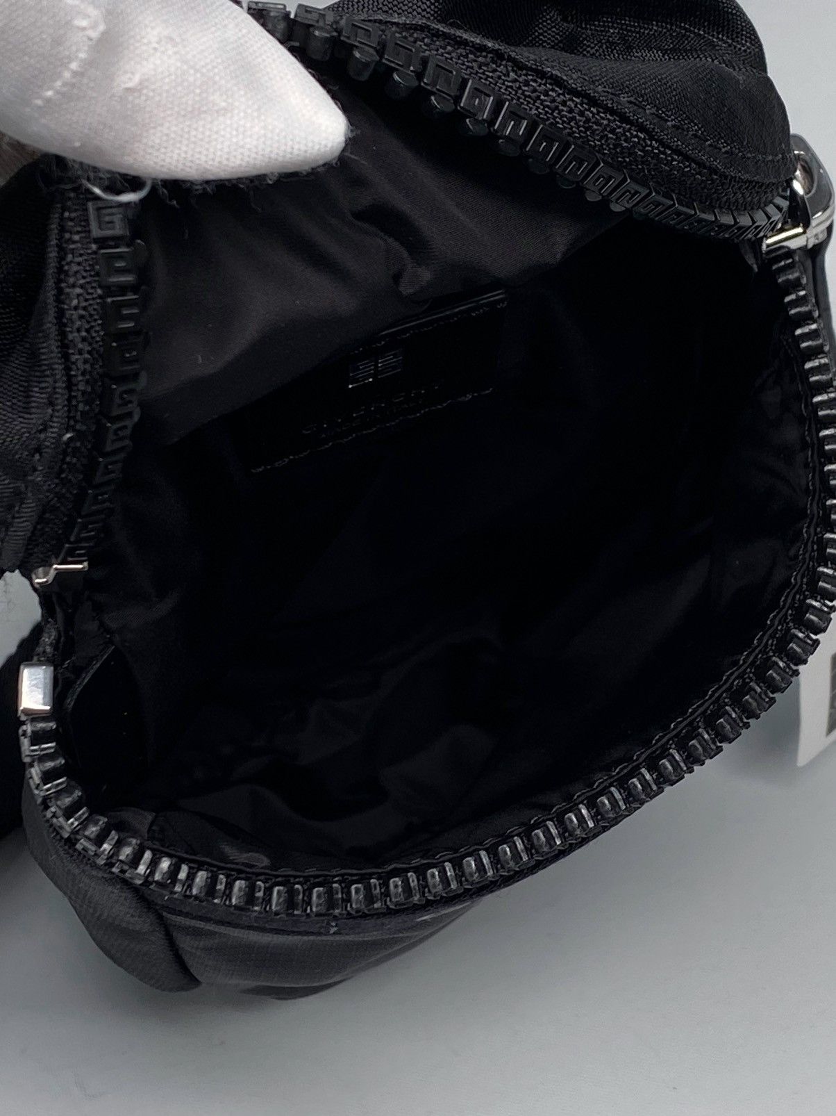 Givenchy Givenchy G-Trek Nylon Phone Pouch Size ONE SIZE - 13 Thumbnail