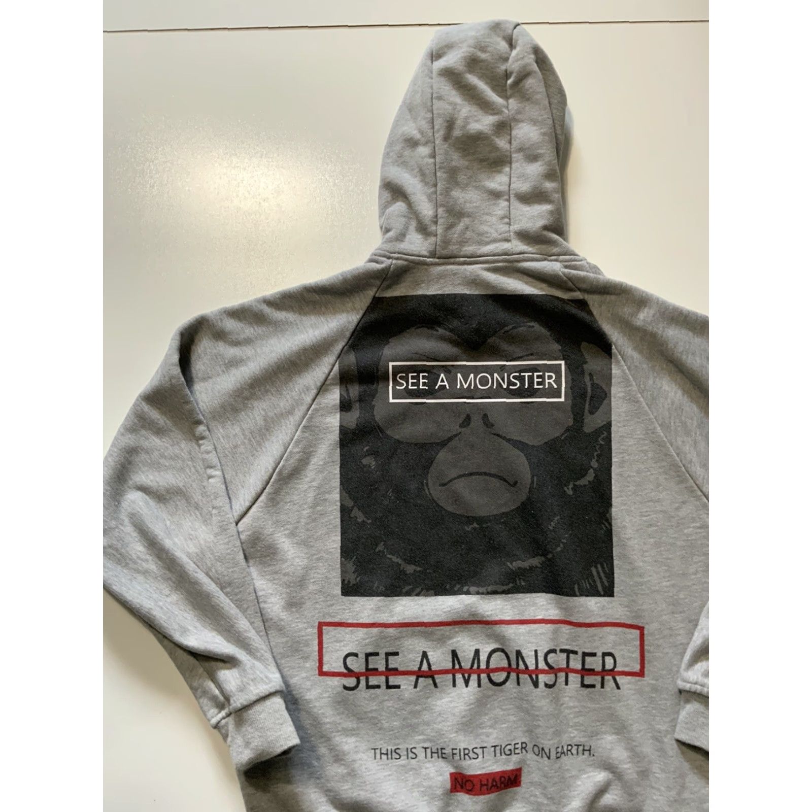 Vintage Guelenkke See A Monster No Harm Monkey Graphic Heather Grey Pullover Hoodie M Mens Size M Sweatshirt Hoodie Size US M / EU 48-50 / 2 - 4 Thumbnail