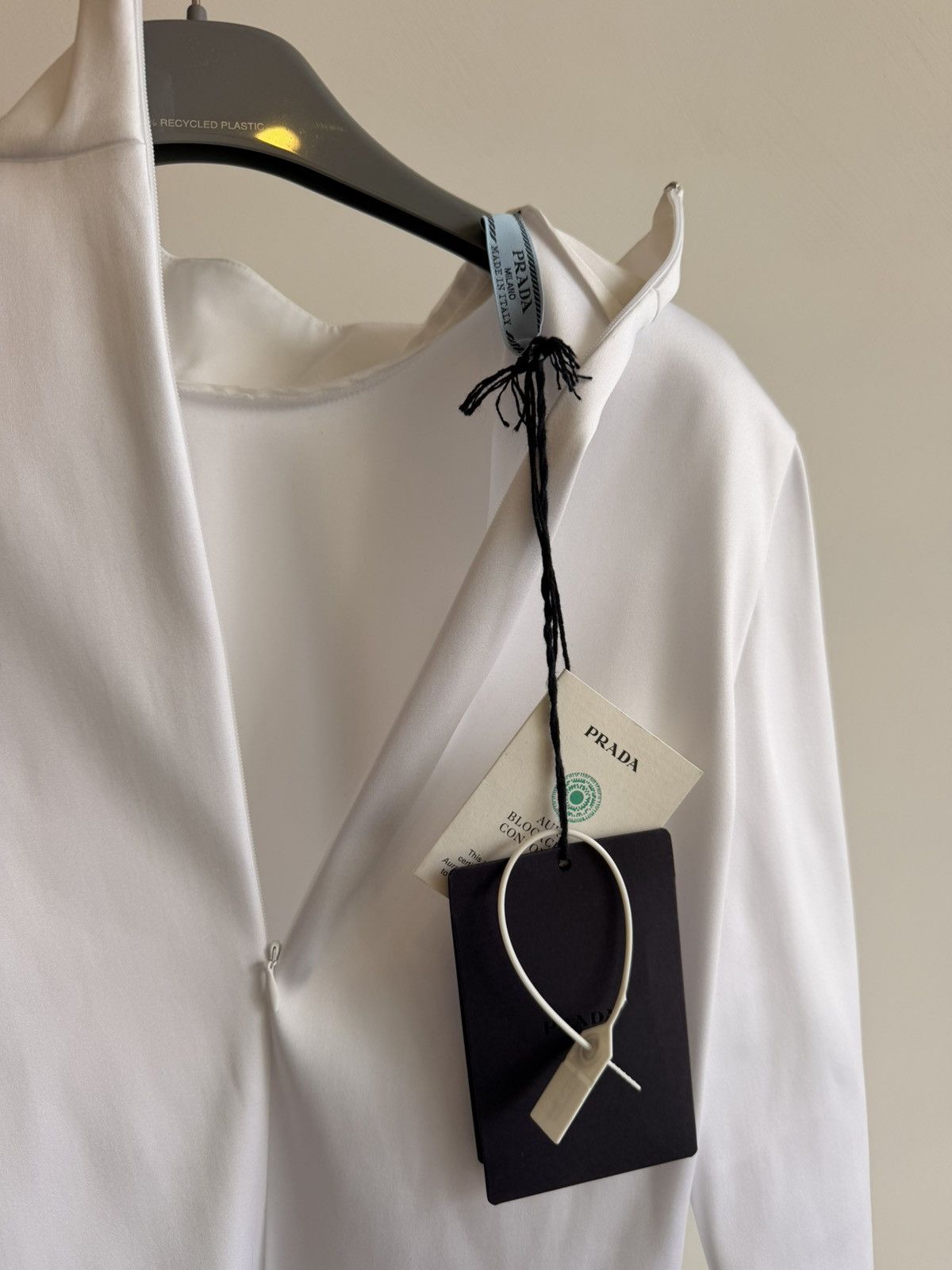Prada NWT Prada Stretch Satin Top Slim Fit Triangle Logo Size 40 Size S / US 4 / IT 40 - 11 Thumbnail