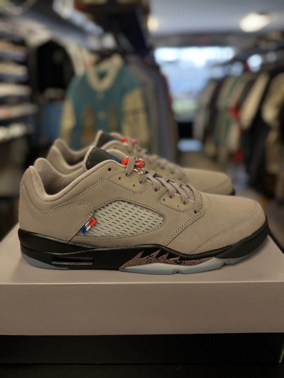 Jordan Brand × Nike Jordan 5 Low Top PSG Size 13 Brand New (DX6325-204) Size US 13 / EU 46 - 2 Thumbnail