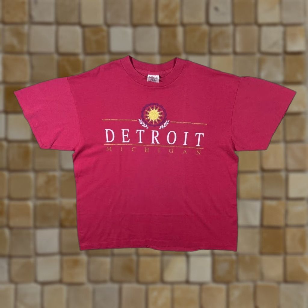 TEE JAYS Vintage Teejays Detroit Michigan Tourist Souvenir Single Stitch T-Shirt XL Red Mens Shirt Graphic 90s Logo Size US XL / EU 56 / 4 - 1 Thumbnail