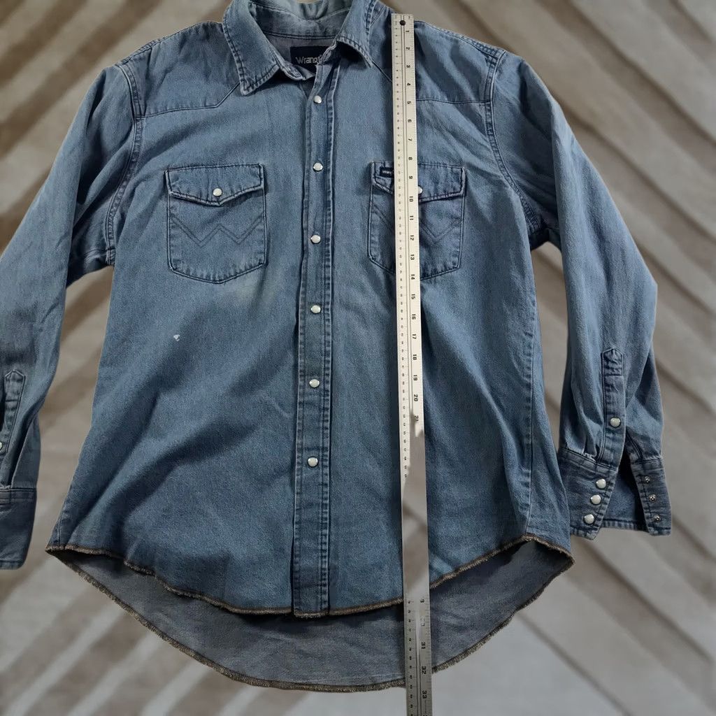 Wrangler Wrangler Denim Shirt Mens XL Light Wash Long Sleeve Cotton Western Snap MS7127D Size US XL / EU 56 / 4 - 1 Thumbnail