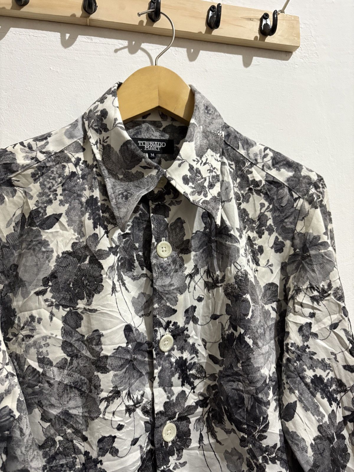 If Six Was Nine × Japanese Brand × Tornado Mart Tornado Mart button pattern flowers shirt Size US M / EU 48-50 / 2 - 4 Thumbnail