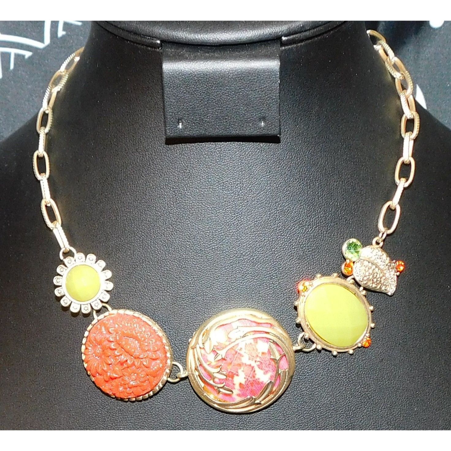 Other Vintage Floral Medallion Statement Necklace Size ONE SIZE - 5 Thumbnail