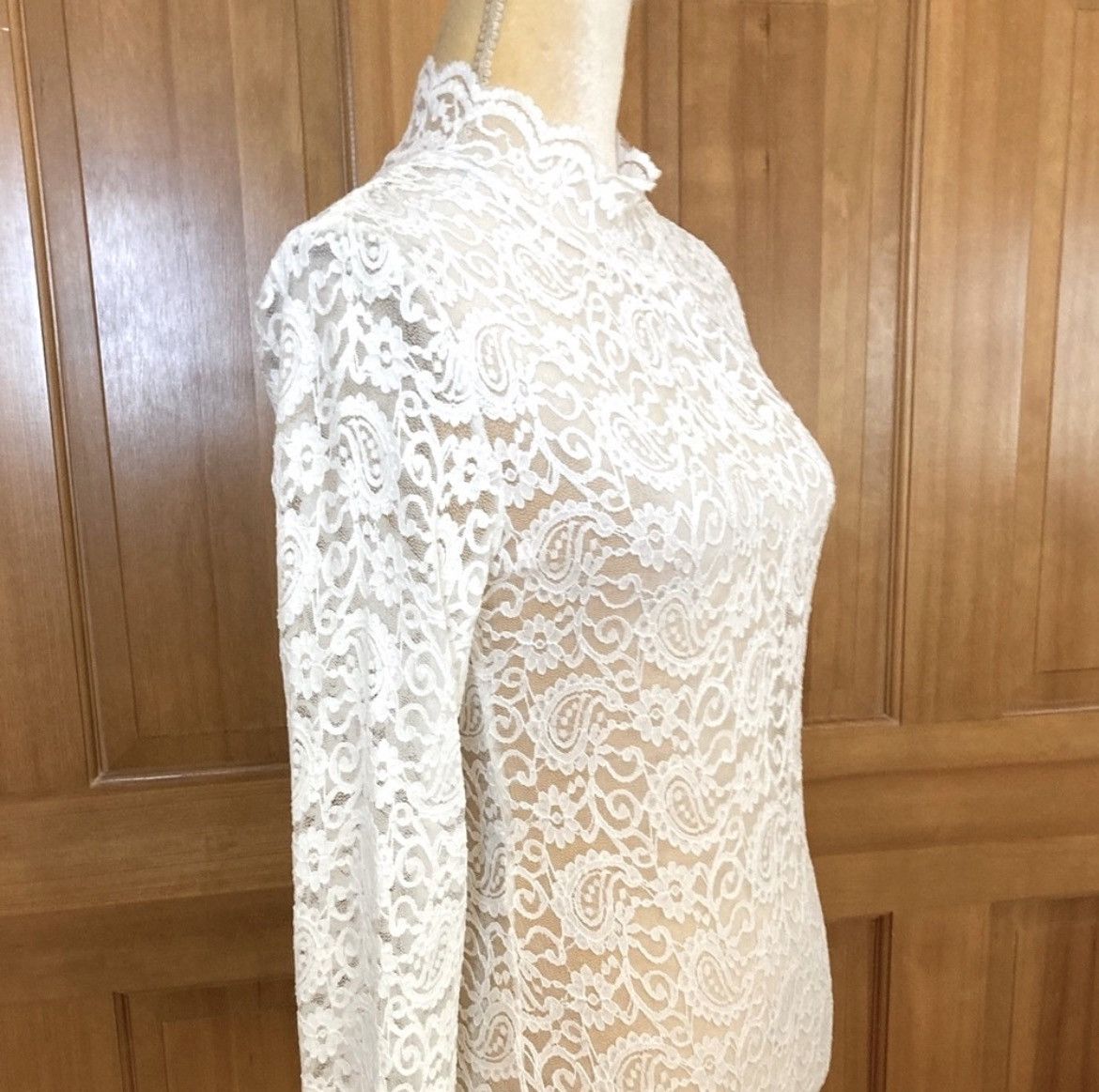 Designer × Other NWT, Lavishly Paris Women’s White Lace Mock Neck Size M / US 6-8 / IT 42-44 - 4 Thumbnail
