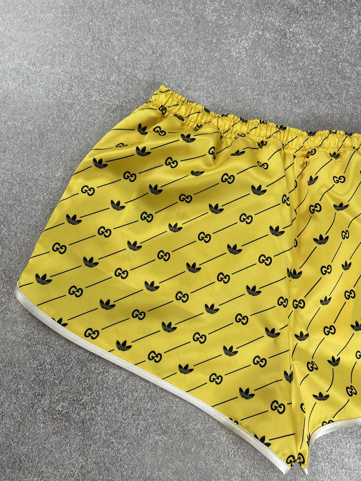 Adidas × Gucci Gucci x Adidas GG Full Logo Yellow/Black Shorts Size M Size 27" / US 4 / IT 40 - 14 Thumbnail