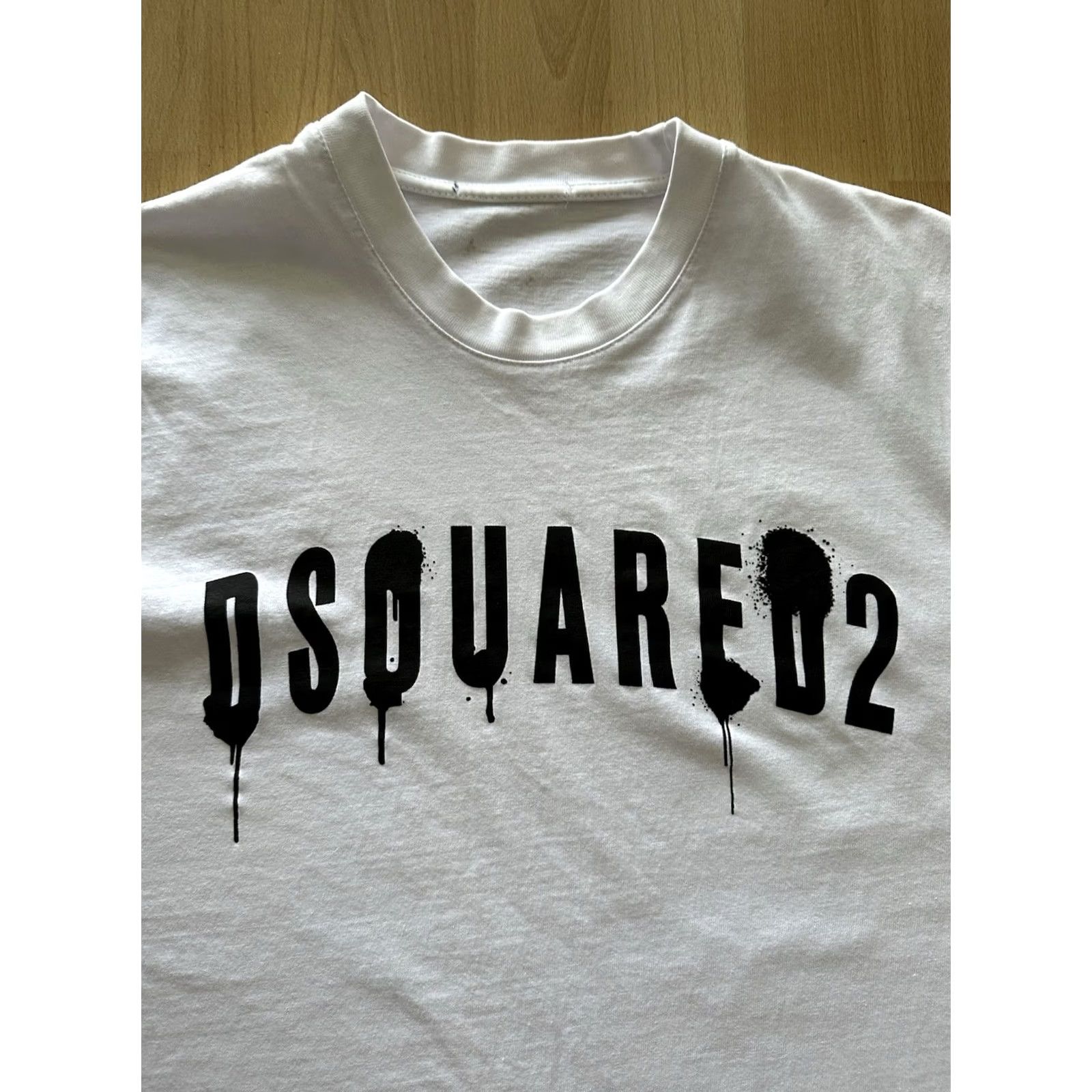 Dsquared2 Dsquared2 Men T-Shirt White Color Spray Centre Logo Size M Regular Short Sleeve Cotton Italy Logo Graphic Print Chest 20” Length 25.5” Mens Clothing Size US M / EU 48-50 / 2 - 2 Thumbnail