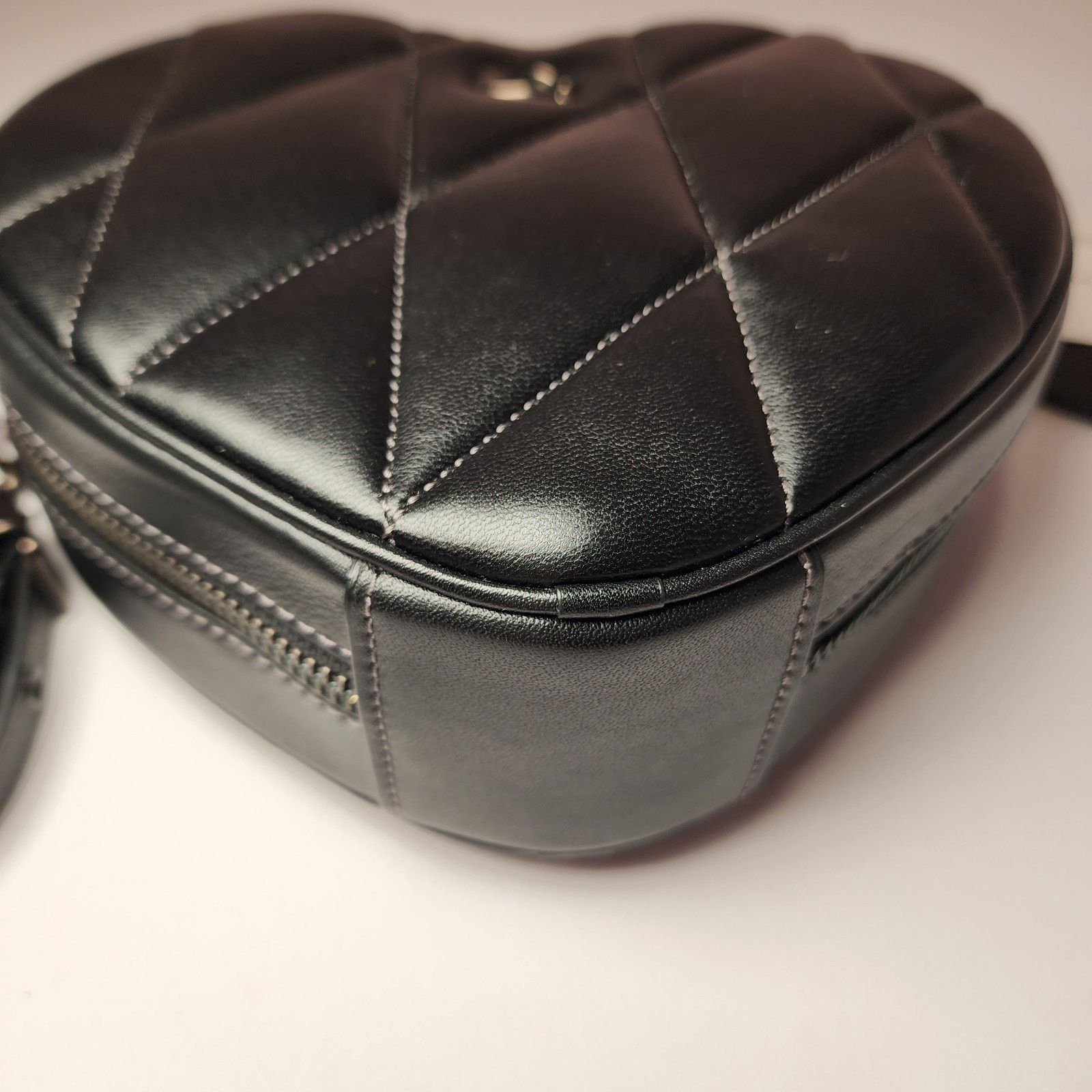 Coach NWT COACH CE725 Leather Heart Crossbody Bag Quilting Black Size ONE SIZE - 5 Thumbnail