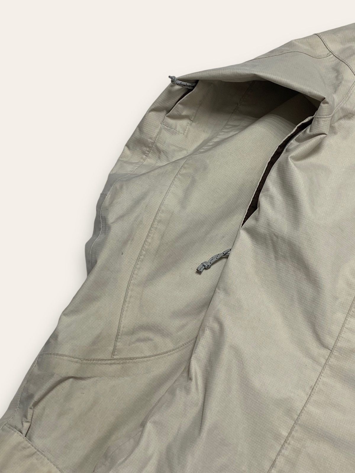 The North Face Vintage THE NORTH FACE Grey Waterproof Windbreaker Shell Size US M / EU 48-50 / 2 - 12 Thumbnail