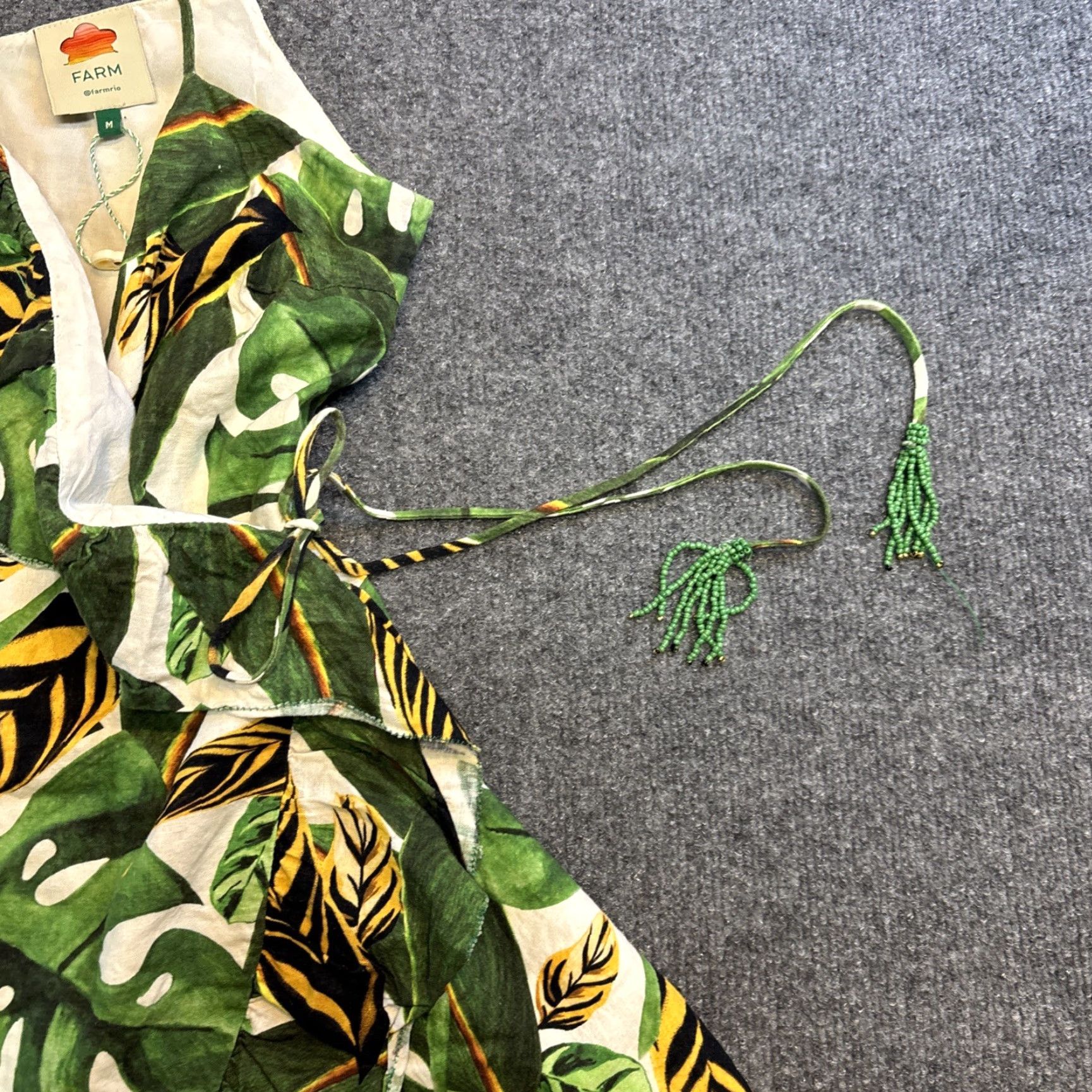 Farm Rio **FARM Rio Max Mini Ruffle Tropical Linen Wrap Green Dress** User: **Farm Rio Max Tropical Mini Ruffle Linen Wrap Green Dress** Size M / US 6-8 / IT 42-44 - 4 Thumbnail