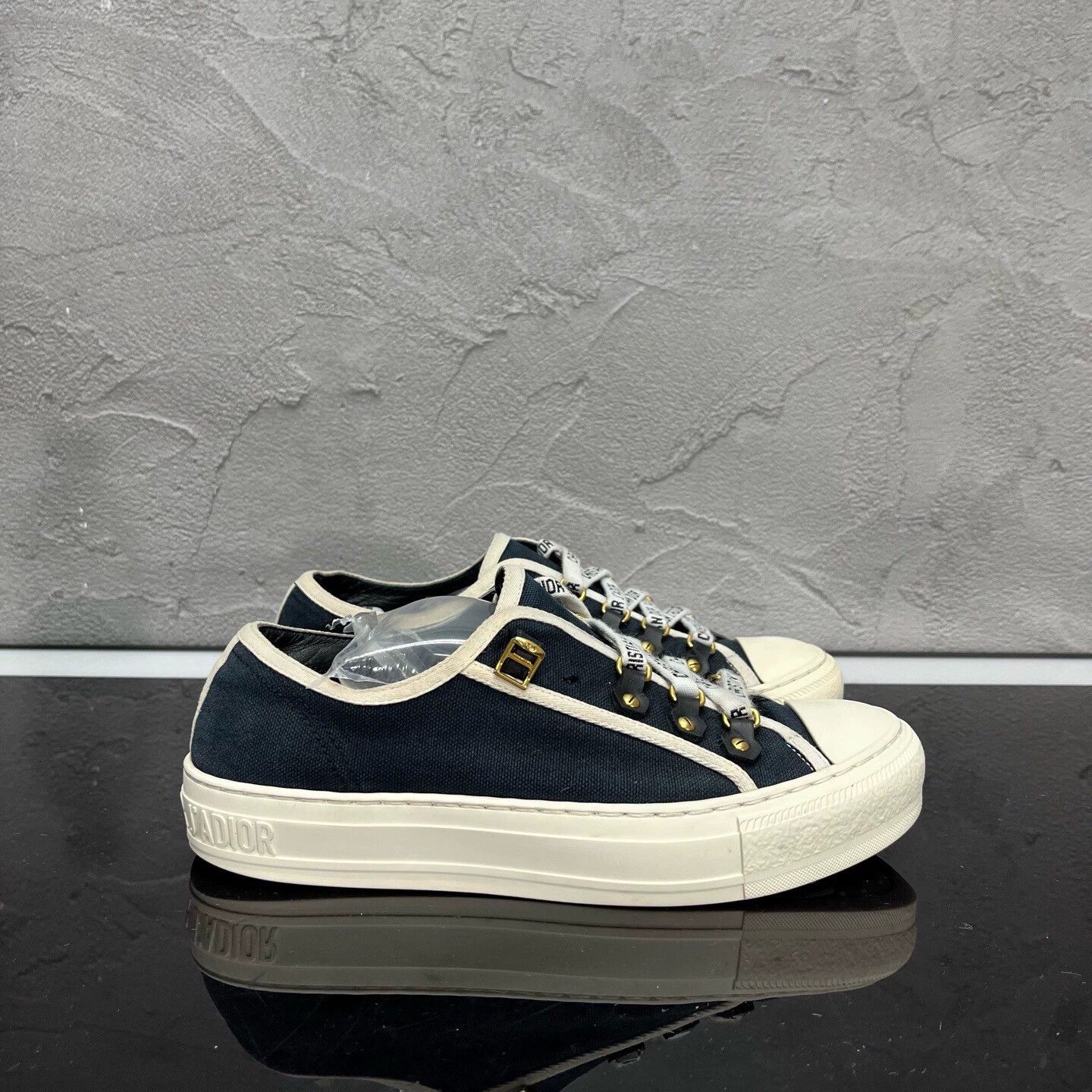 Dior DIOR slogan laced sneaker 98 new 37 Size US 6 / IT 36 - 3 Thumbnail
