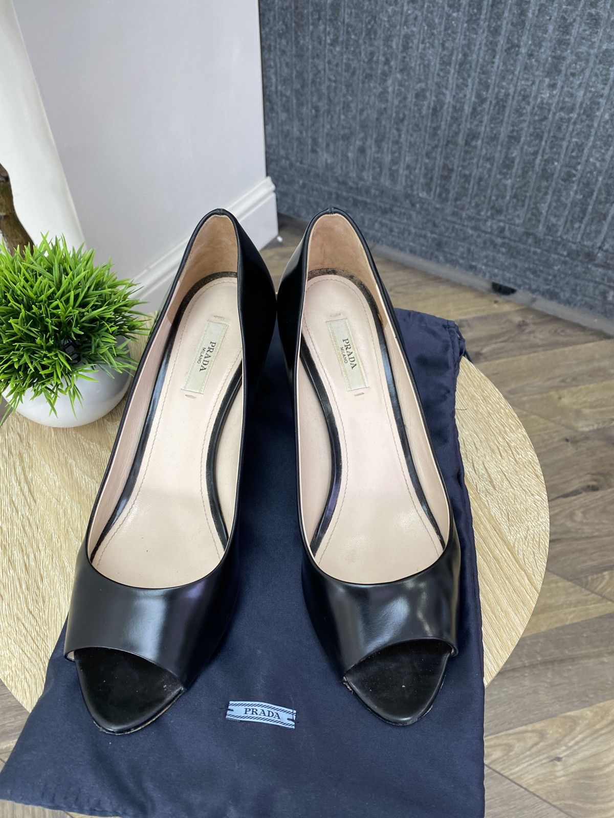 Prada VINTAGE PRADA BLACK LEATHER PLEXIGLASS WEDGE HEELS Size US 9 / IT 39 - 4 Thumbnail