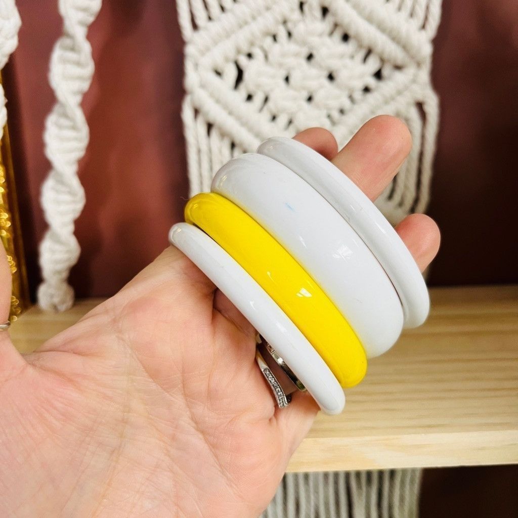 Vintage Vintage Lucite Bangle Bracelet Stack Set 4 Yellow and White Size ONE SIZE - 4 Thumbnail