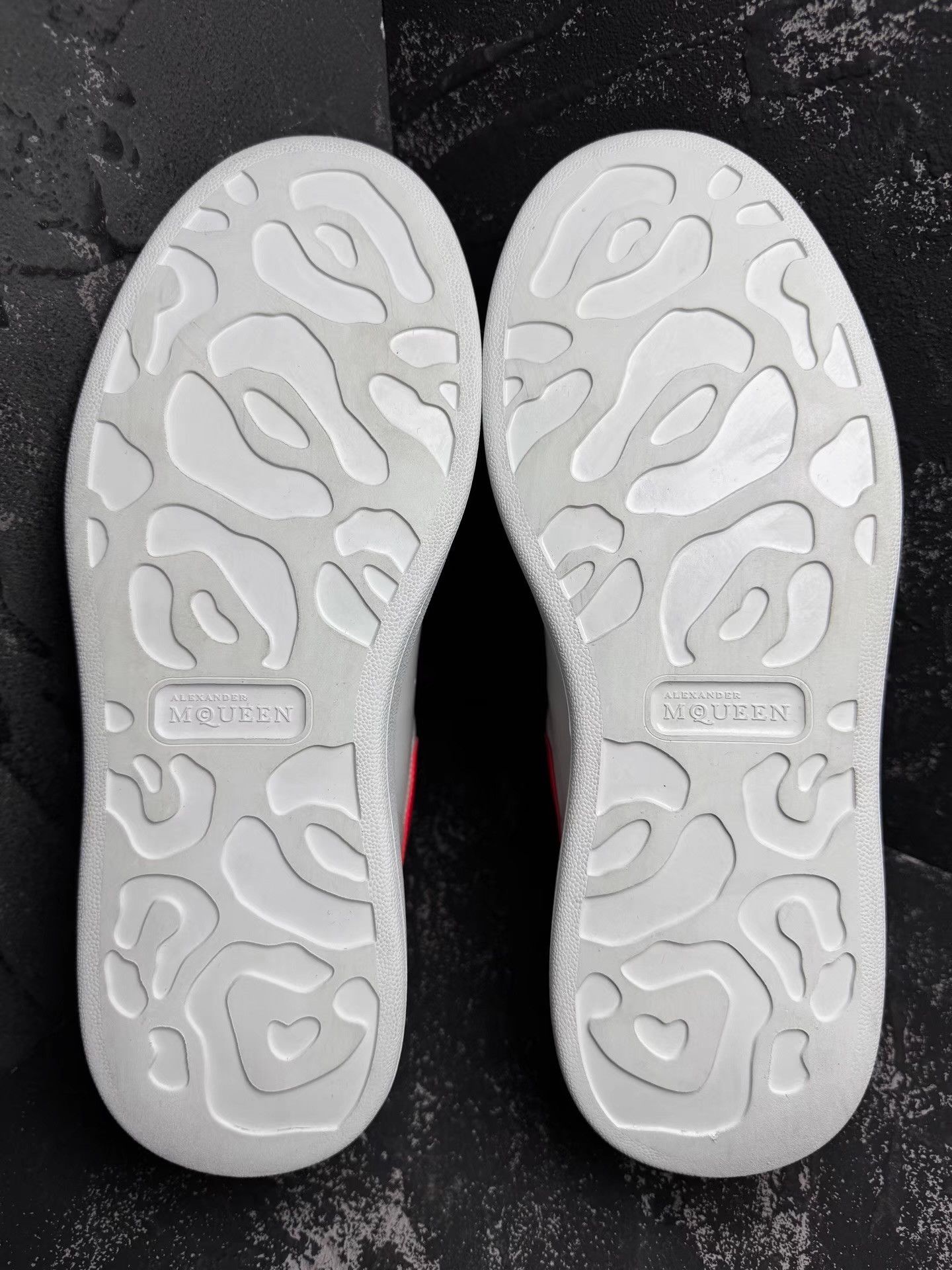 Alexander McQueen Alexander McQueen White Sneakers with Pink Heel Tab Q10 Size US 10 / EU 43 - 4 Thumbnail