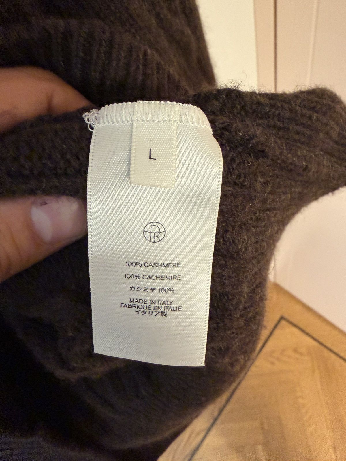 The Row The Row - Cashmere V-neck sweater. Size US L / EU 52-54 / 3 - 3 Thumbnail