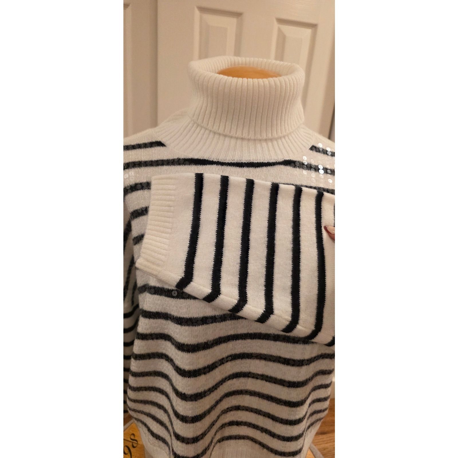 Nordstrom Nordstrom Halogen Striped Sequin Turtleneck NWT Size L Size L / US 10 / IT 46 - 4 Thumbnail