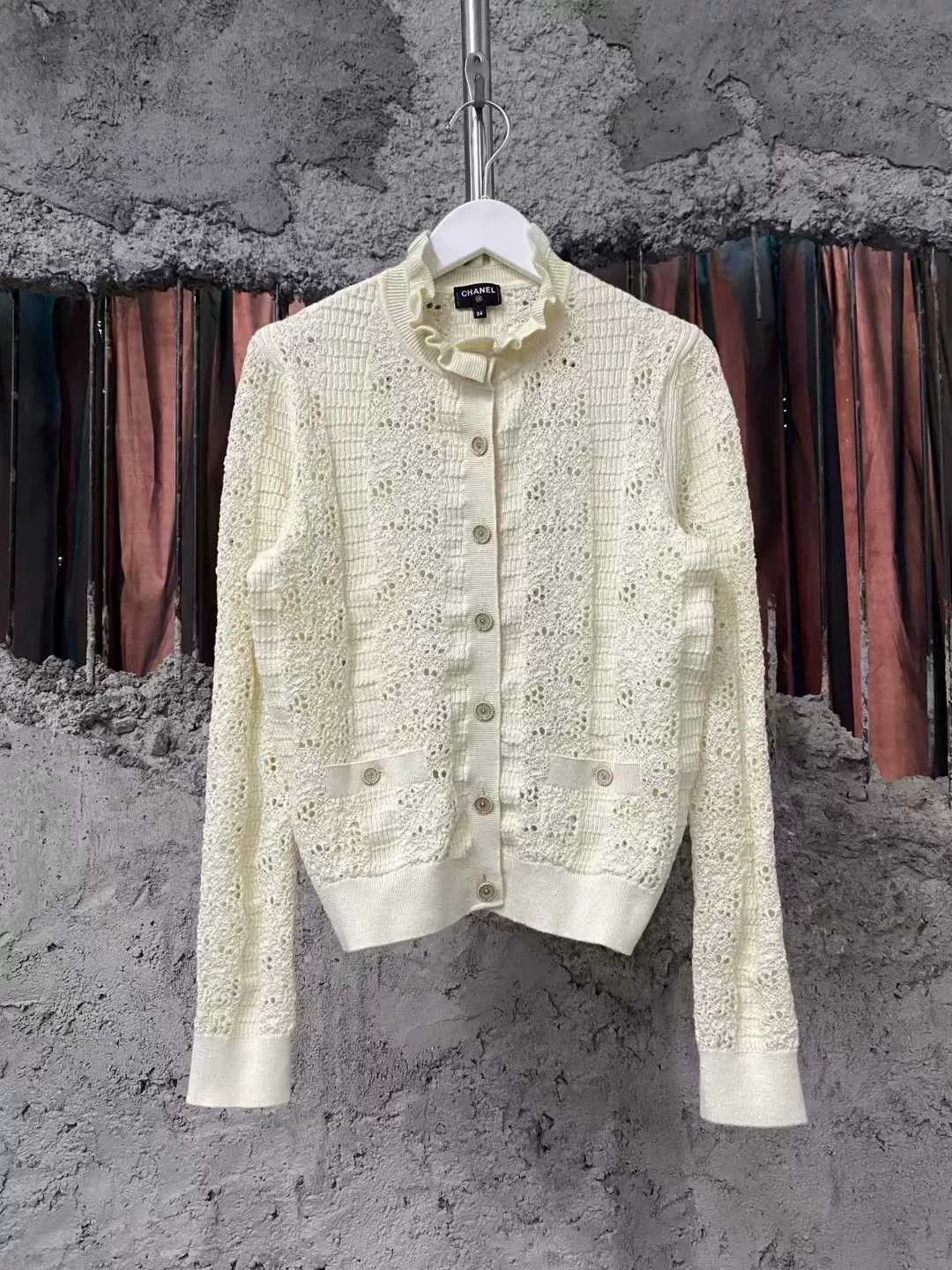 Chanel Chanel Beige Lace-Collar Cashmere Cardigan Size XS / US 0-2 / IT 36-38 - 1 Thumbnail