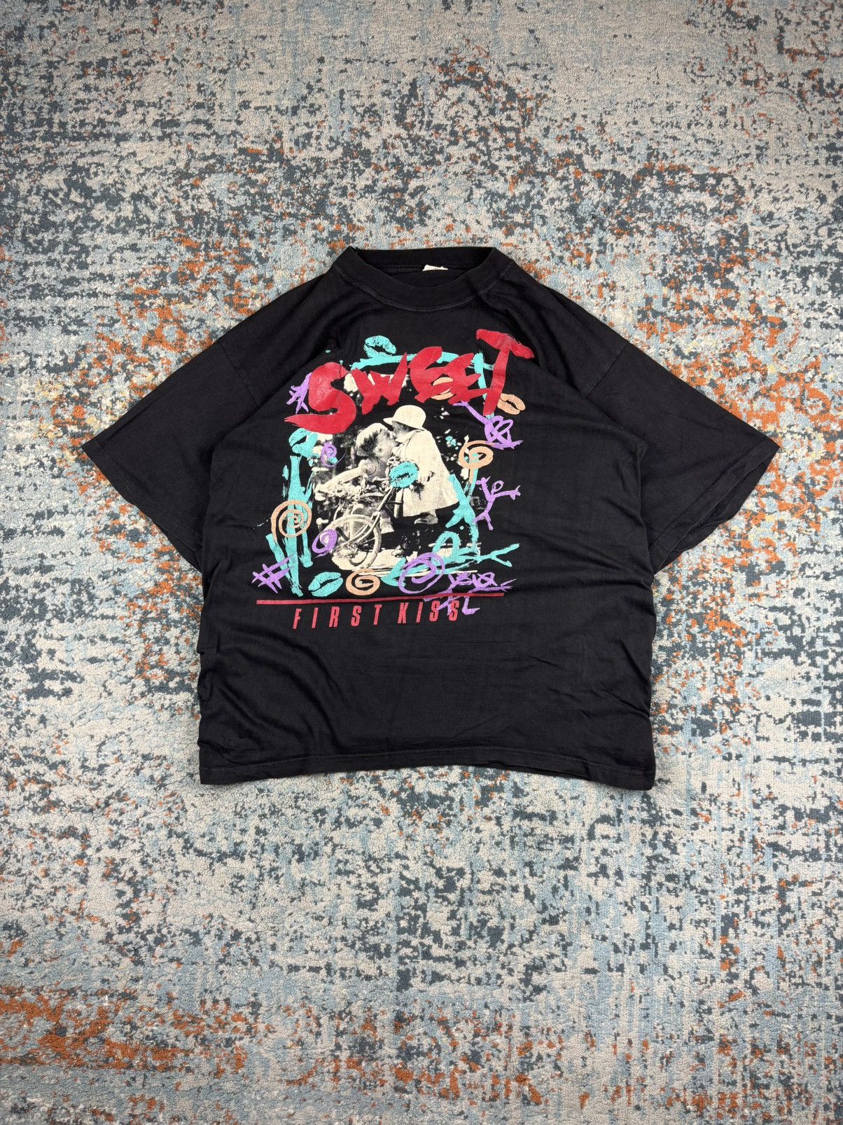 Vintage Rare Vintage 90s Kim Anderson first kiss art graphic tee Size US XL / EU 56 / 4 - 1 Thumbnail