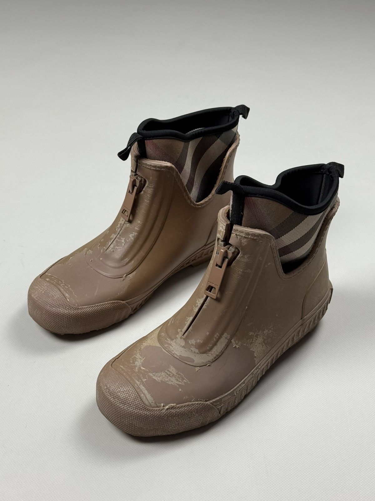 Burberry Burberry Ladies Check Plaid Rubber Rain Boots Shoes Size US 8 / IT 38 - 11 Thumbnail