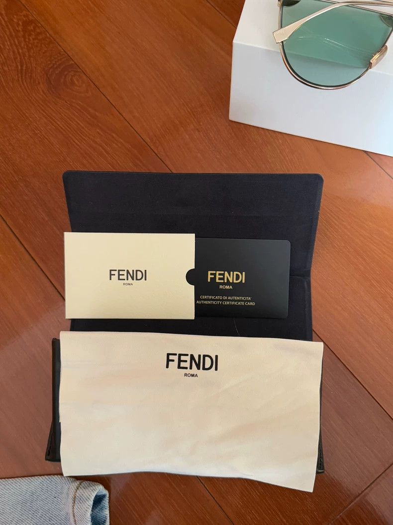 Fendi Fendi Blue and orange color sunglasses Size ONE SIZE - 3 Thumbnail