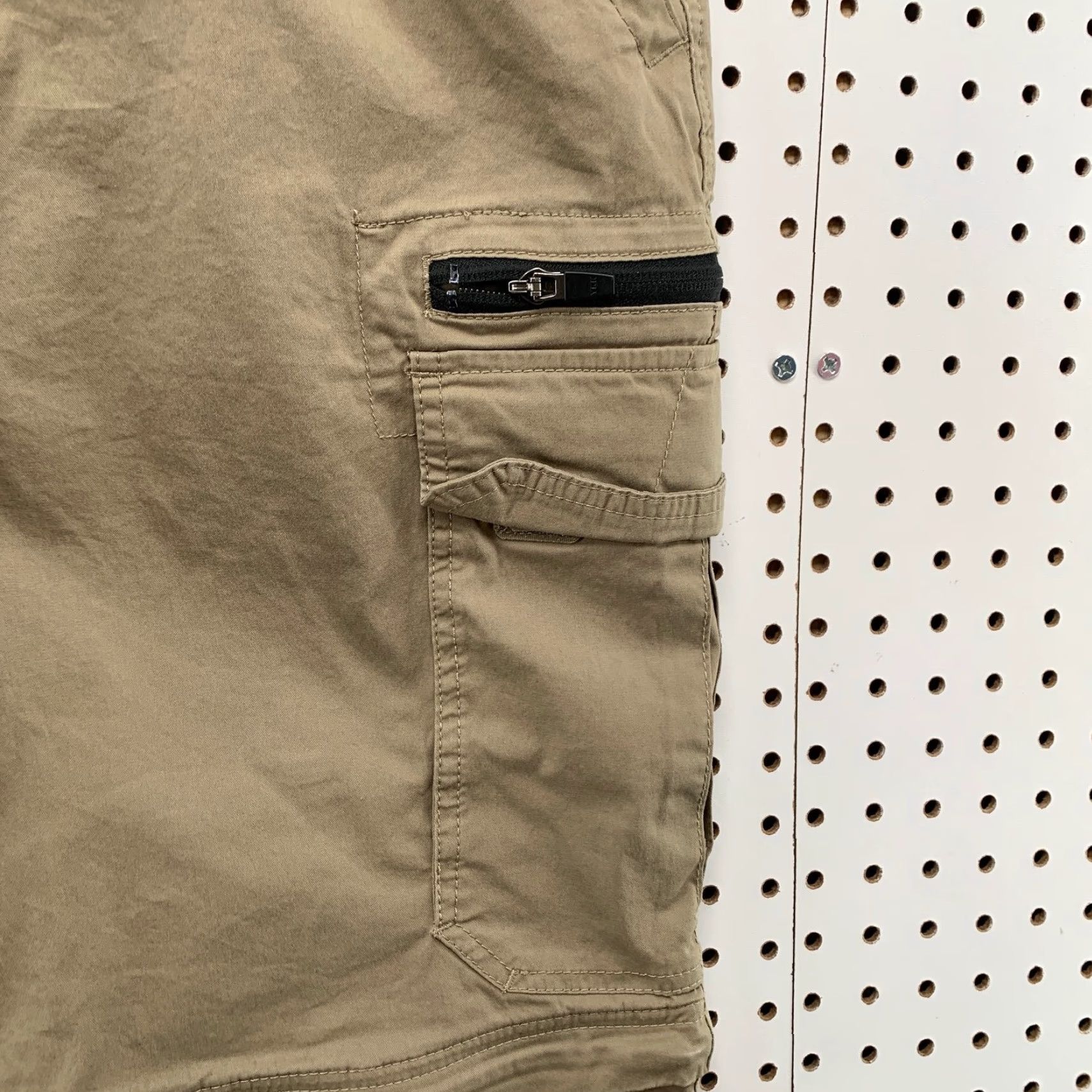 Vintage BC Clothing Convertible Cargo Pants Mens 2XL Khaki Belted Zip Hike Outdoor Skate Cargo Pants Mens 2XL Khaki Belted Zip Convertible Outdoor Skate Size US 39 - 7 Thumbnail