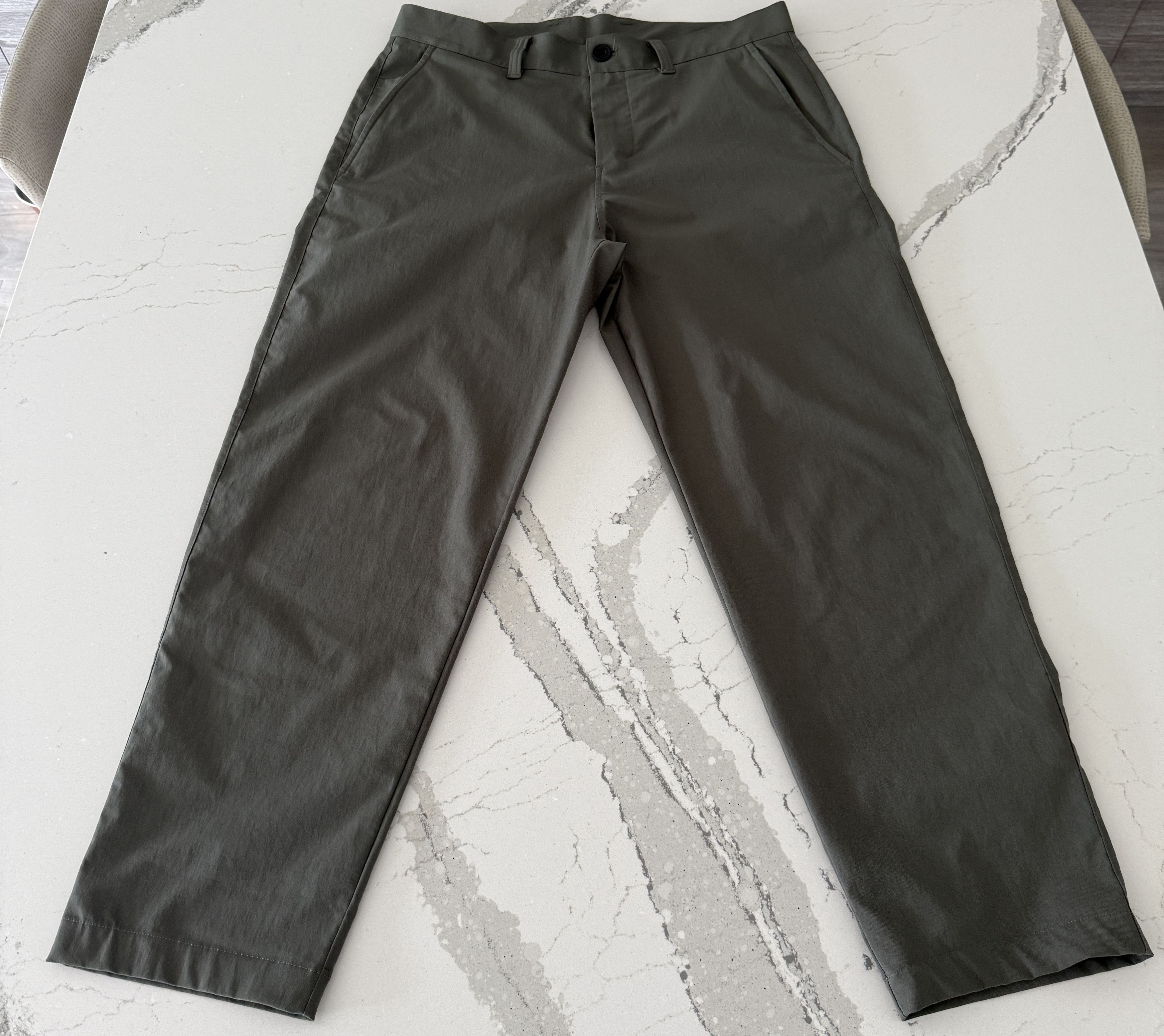 Lululemon Lululemon Relaxed-Tapered Smooth Twill Trouser Cropped Green Size US 32 / EU 48 - 1 Thumbnail