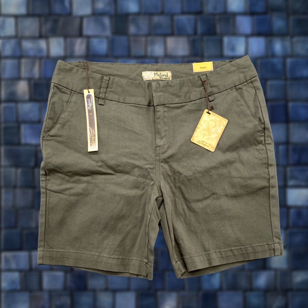 Vintage HYBRID Bermuda Green Mid Rise Flat Front Casual Shorts Size 13 Womens Juniors Cotton Blend Pocket Slit Pockets New Size 34" / US 12 / IT 48 - 1 Thumbnail
