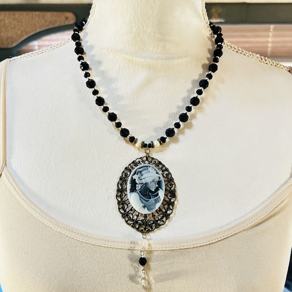 Handmade Handcrafted opalescent charcoal Victorian cameo necklace Size ONE SIZE - 2 Thumbnail