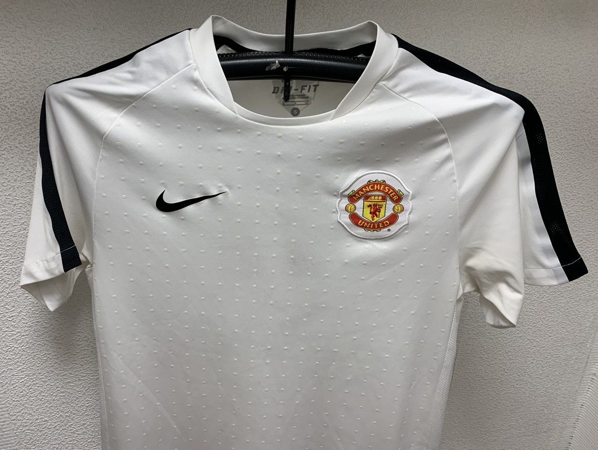 Nike Manchester United Nike soccer jersey S sz Size US S / EU 44-46 / 1 - 6 Thumbnail