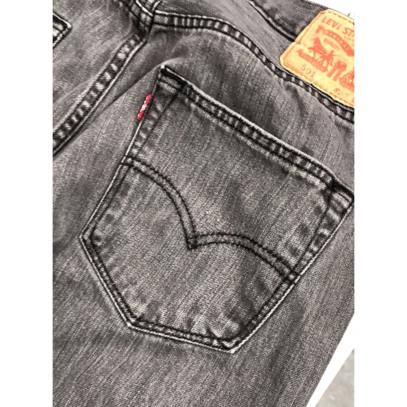 Levi's Levi's 501 Jeans Mens 32x29 Button Fly Straight Denim Cotton Black Logo 5-Pocket Regular Slim Fit Size US 32 / EU 48 - 3 Thumbnail