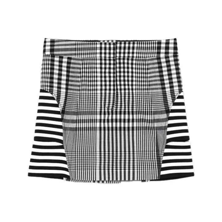 Burberry Burberry Black Functional Wool Mini Skirt 0079 Size 30" / US 8 / IT 44 - 1 Thumbnail