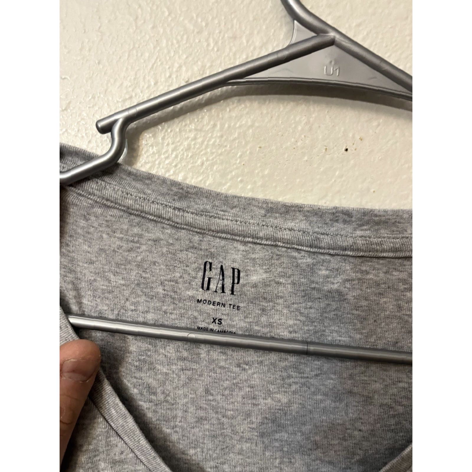 Gap GAP Modern T-Shirt XS Women Gray Solid V-Neck Shirt XS Women Gray Solid V-Neck GAP Modern T-Shirt Women XS Gray Solid V-Neck Size XS / US 0-2 / IT 36-38 - 3 Thumbnail