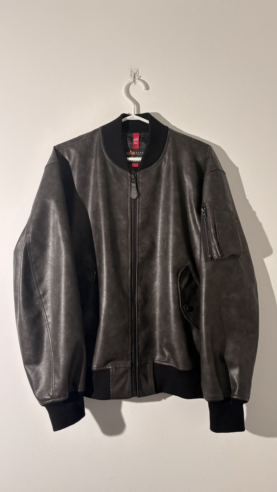 Alpha Industries Alpha industries japan exclusive faux leather bomber Size US L / EU 52-54 / 3 - 1 Thumbnail