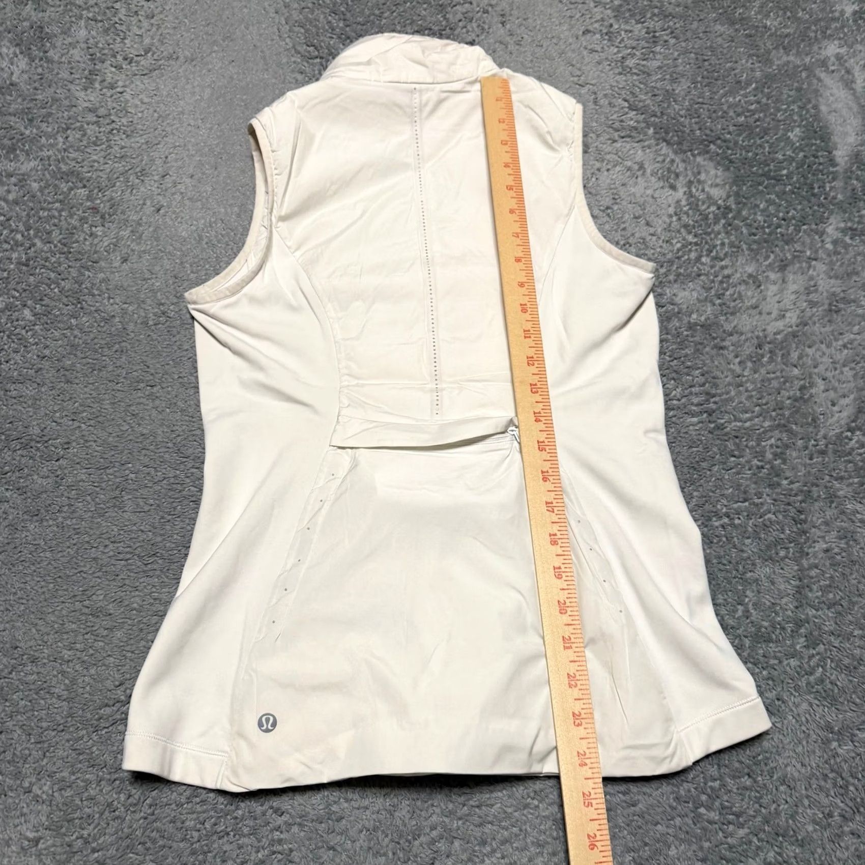 Lululemon Lululemon Vest Womens 6 White Run For The Cold Insulated Running Pockets Size M / US 6-8 / IT 42-44 - 7 Thumbnail