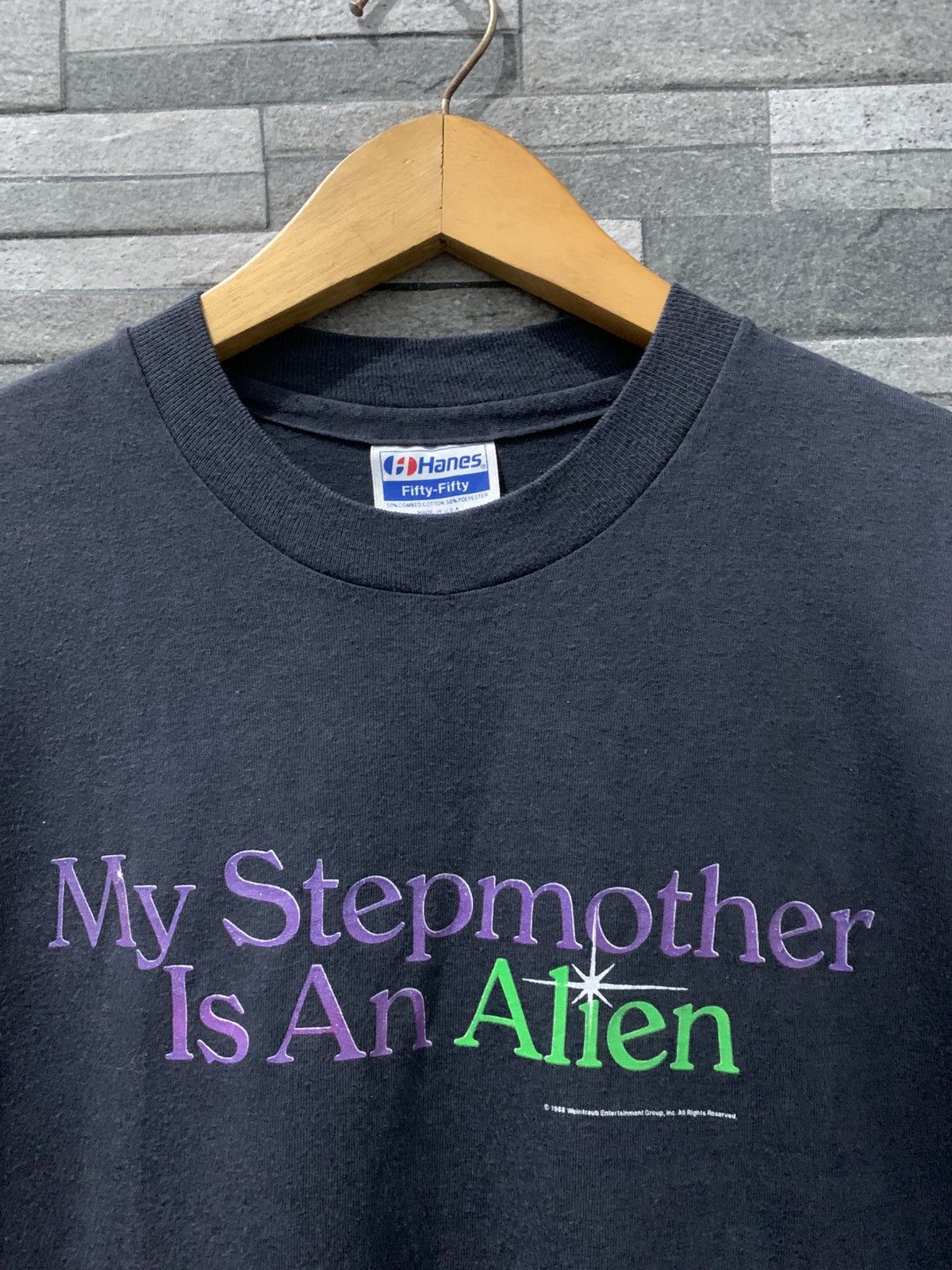 Hanes Vintage 1988 MY STEPMOTHER IS AN ALIEN Movie Tee Size US L / EU 52-54 / 3 - 1 Thumbnail