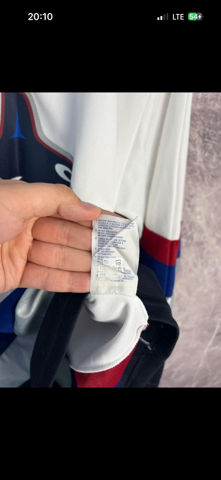 Ccm Vintage 90's CCM Vancouver Canucks NHL Jersey ! Size US M / EU 48-50 / 2 - 8 Thumbnail