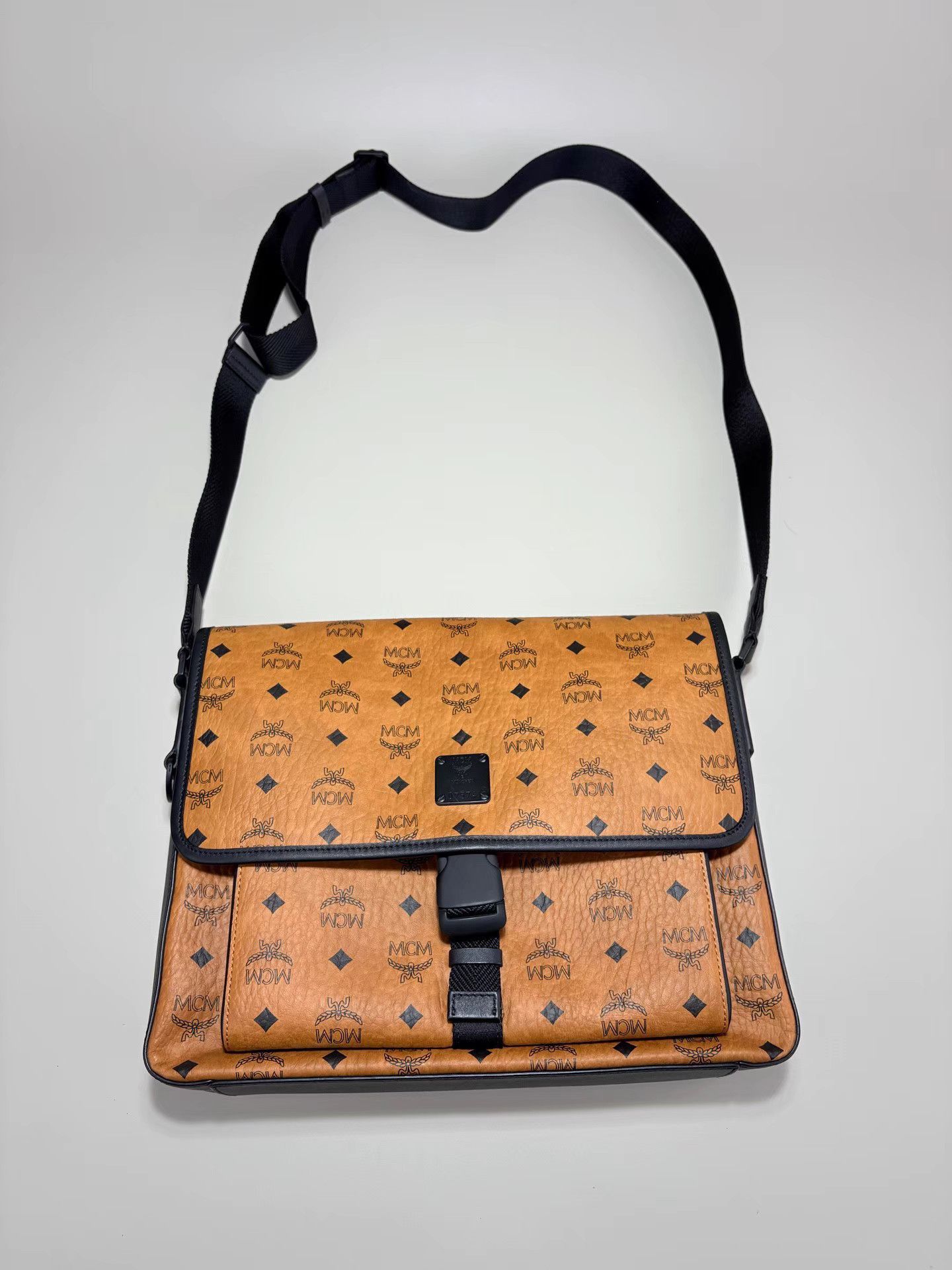 MCM MCM Messenger Bag & Crossbody Bag Size ONE SIZE - 1 Thumbnail