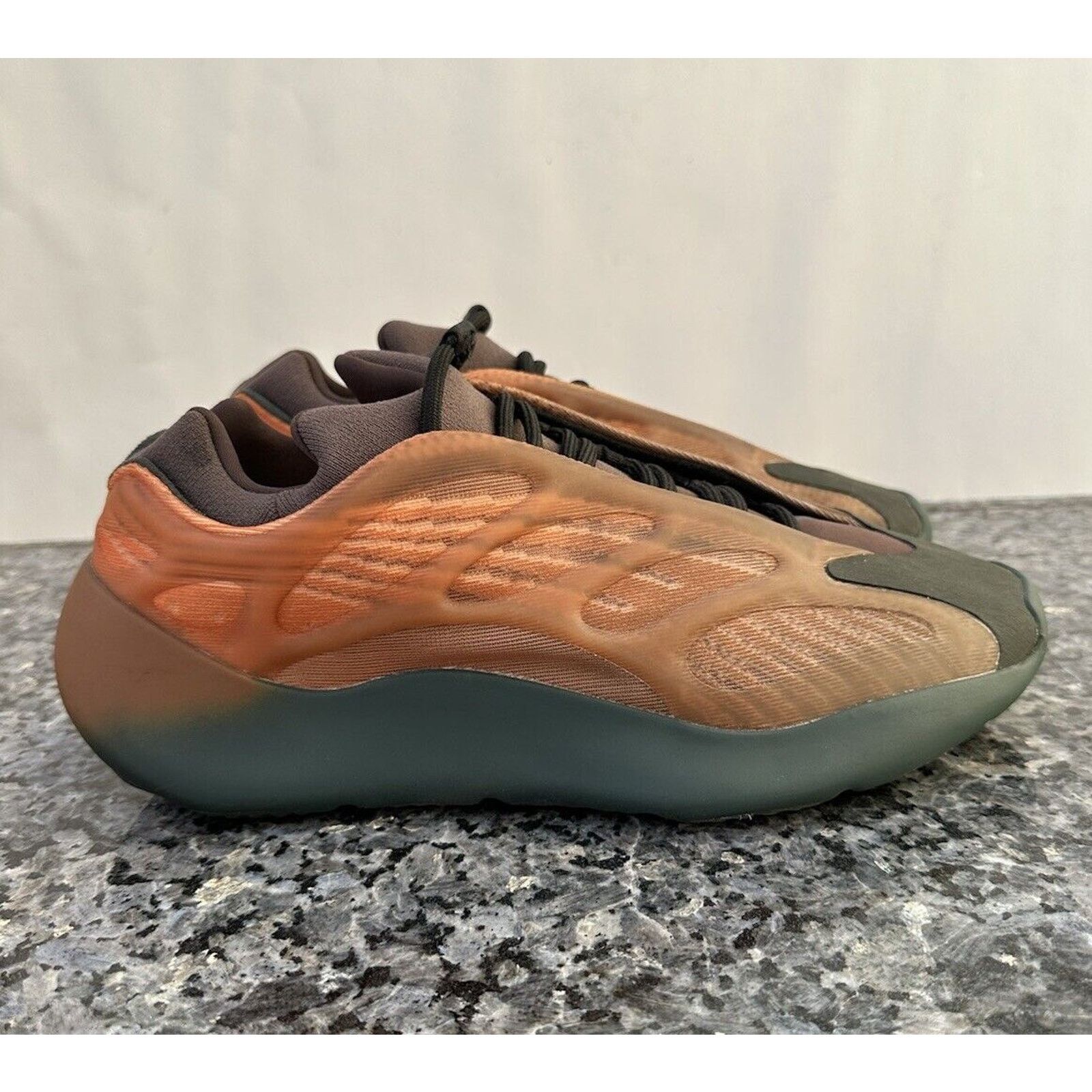 DAMAGED Adidas Yeezy 700 V3 Copper Fade GY4109 Men's