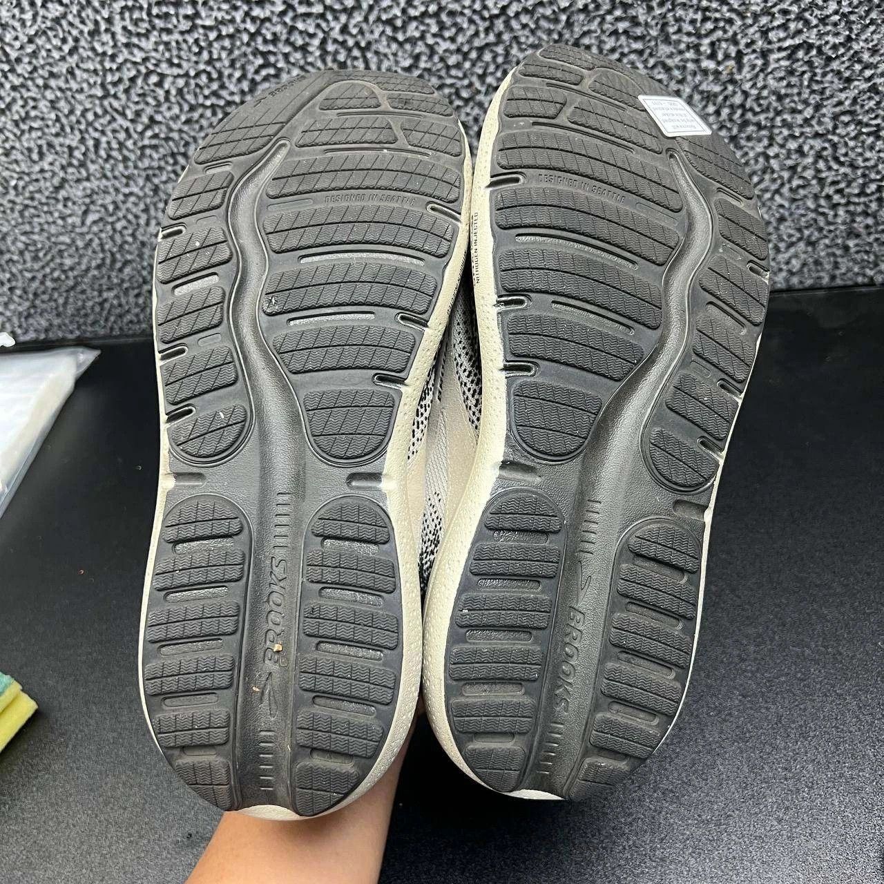 Brooks Brooks Ghost 2 Sneakers 11.5 Pelican Running 1104311D-092 Size US 11.5 / EU 44-45 - 7 Thumbnail