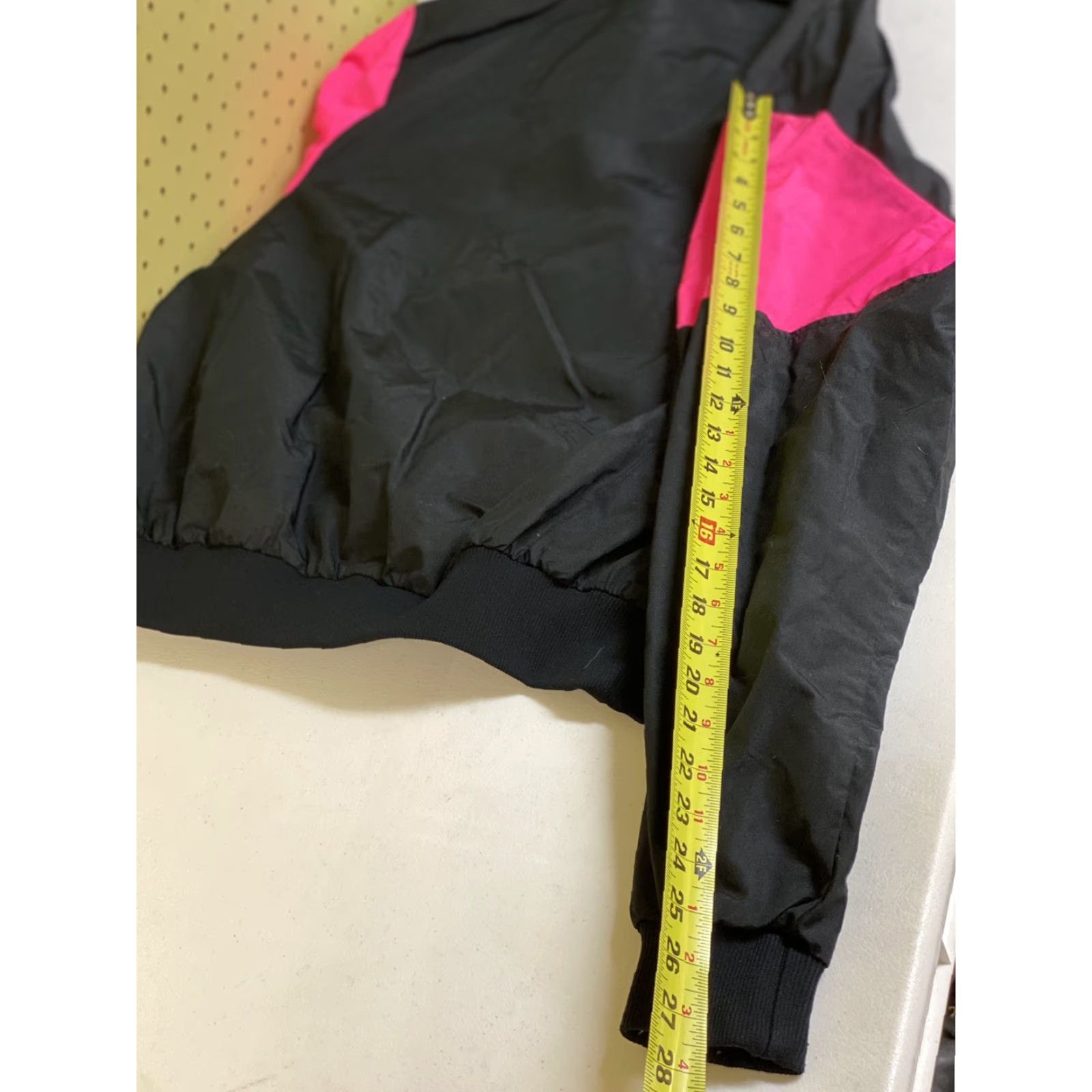 CB Sports VINTAGE CB Sports Jacket Men M/L Neon Pink Black Nylon 1989 1980s Pullover Kangaroo Pocket Snaps Modern Retro Look Men/Womens Size M / US 6-8 / IT 42-44 - 7 Thumbnail