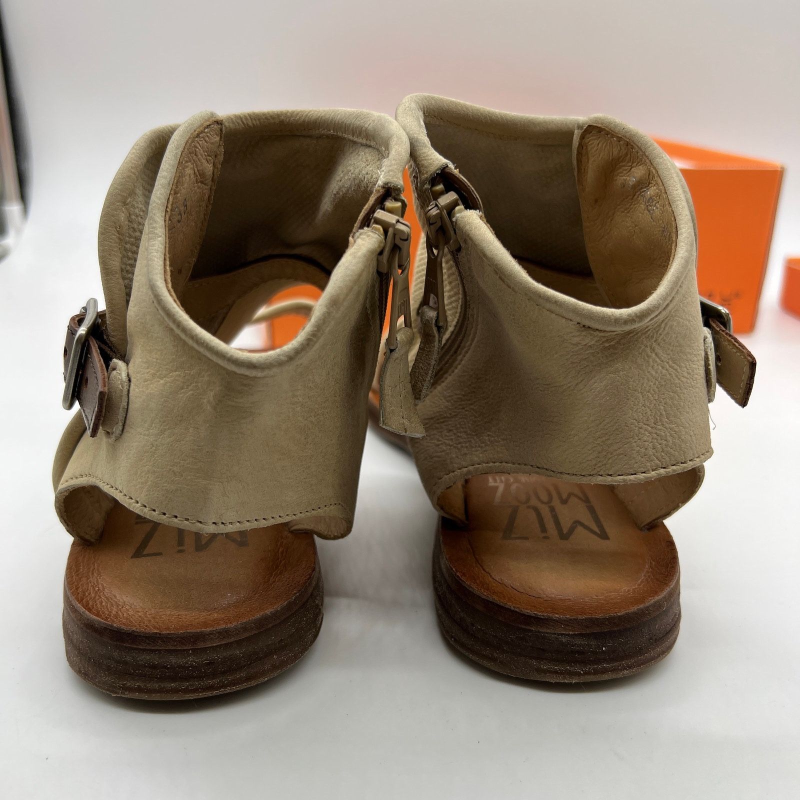 Other Miz Mooz Leather Wide Width Sandals Women Size 7.5 Size US 7.5 / IT 37.5 - 6 Thumbnail