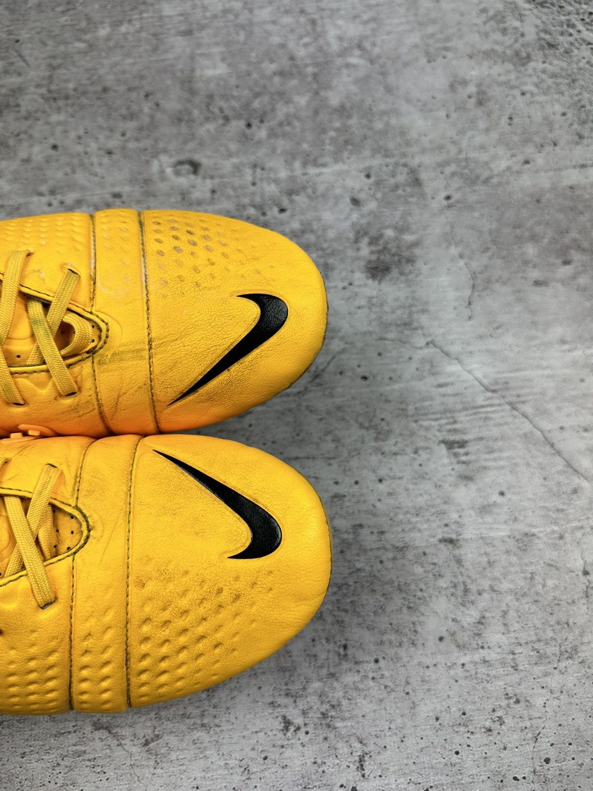 Nike 2012 Nike CTR 360 Maestro Vintage Soccer Boots Size US 13 / EU 46 - 2 Thumbnail