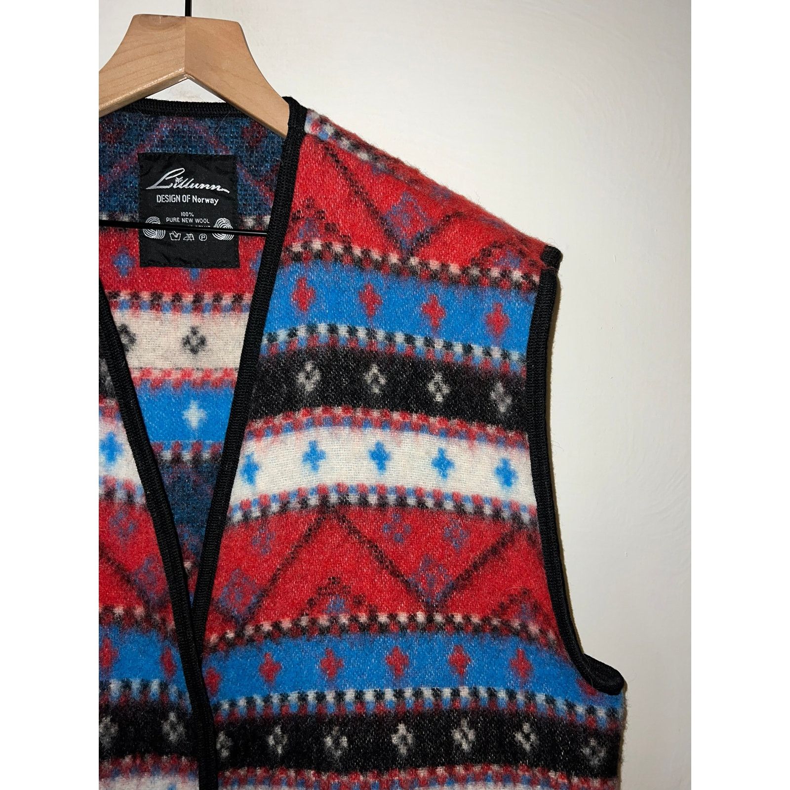 Vintage Vintage Norway Wool Vest Liliumn Design Of Norway XL Size US XL / EU 56 / 4 - 2 Thumbnail