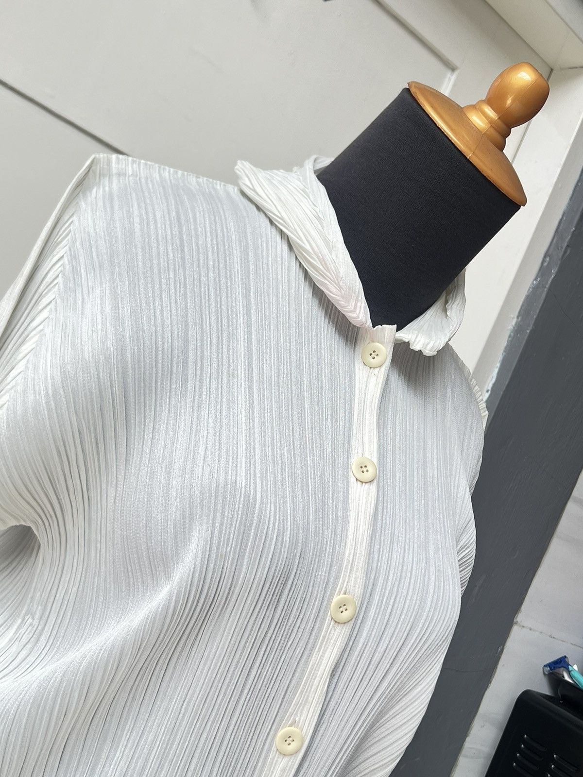 Pleats Please Issey Miyake ISSEY MIYAKE PLEATS PLEASE White Shirt Size US S / EU 44-46 / 1 - 8 Thumbnail