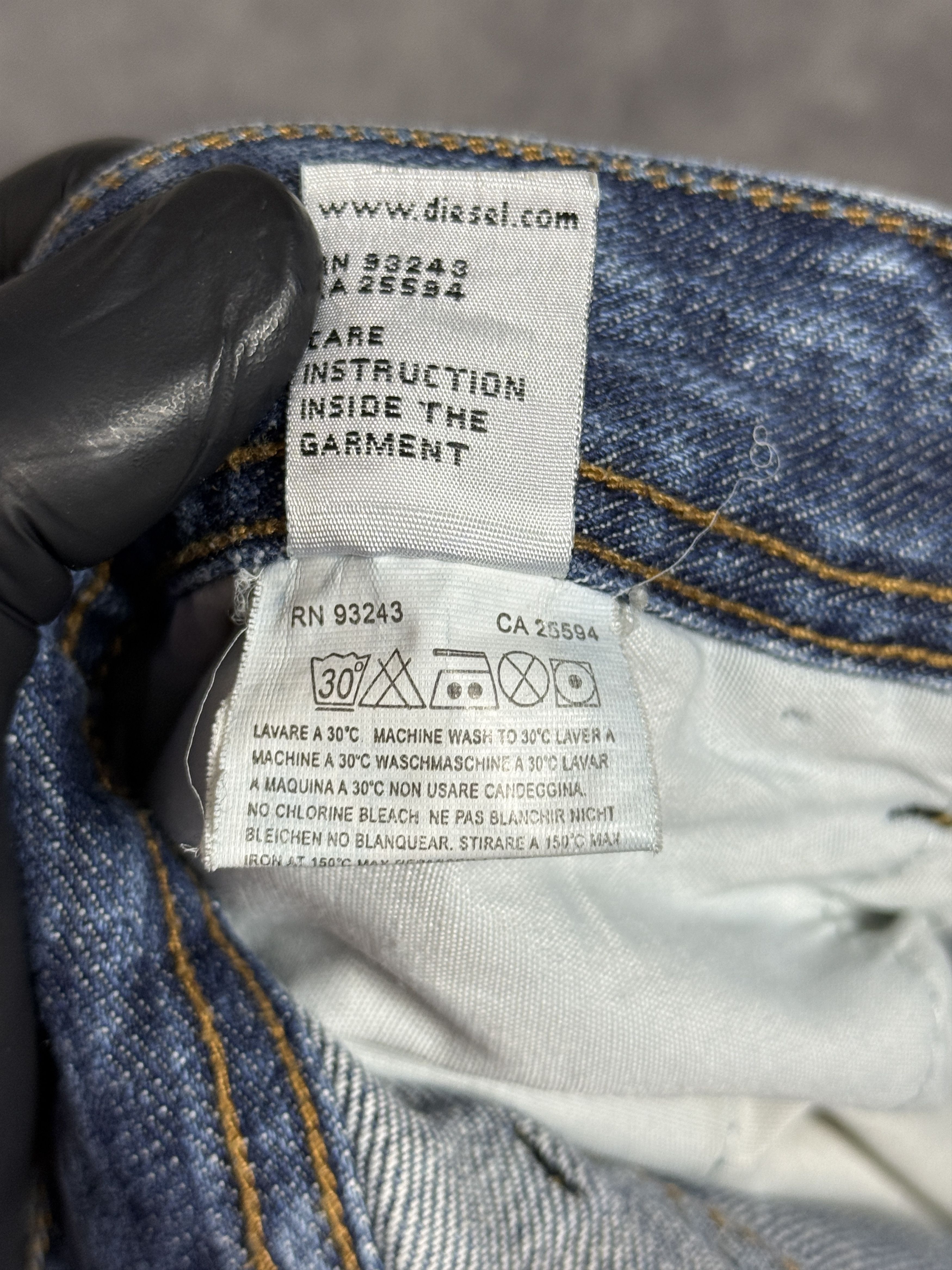 Diesel Diesel denim jeans light blue classic wide fit Size US 33 - 11 Thumbnail