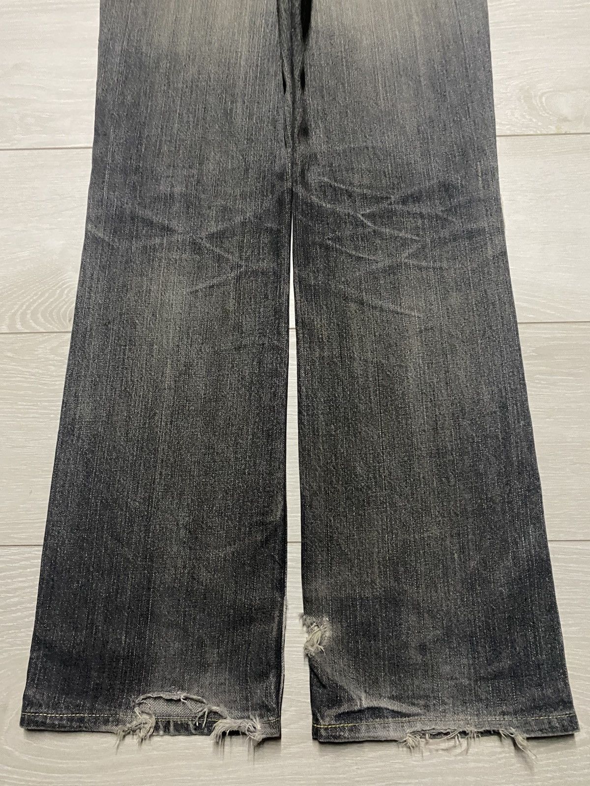 Levi's Vtg Levis 507 Y2K Sanforized Black Distressed Flare Jeans Size US 30 / EU 46 - 6 Thumbnail