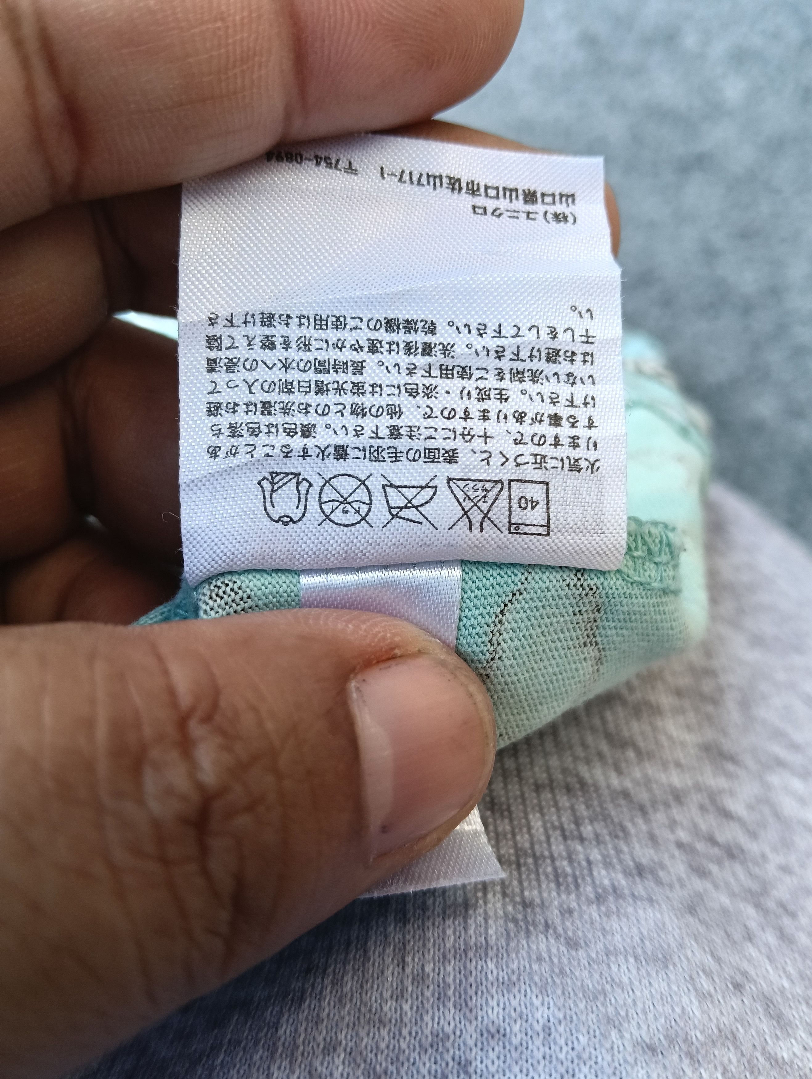 Kaws × Uniqlo Kaws x Uniqlo full print Tshirt. Size US M / EU 48-50 / 2 - 5 Thumbnail
